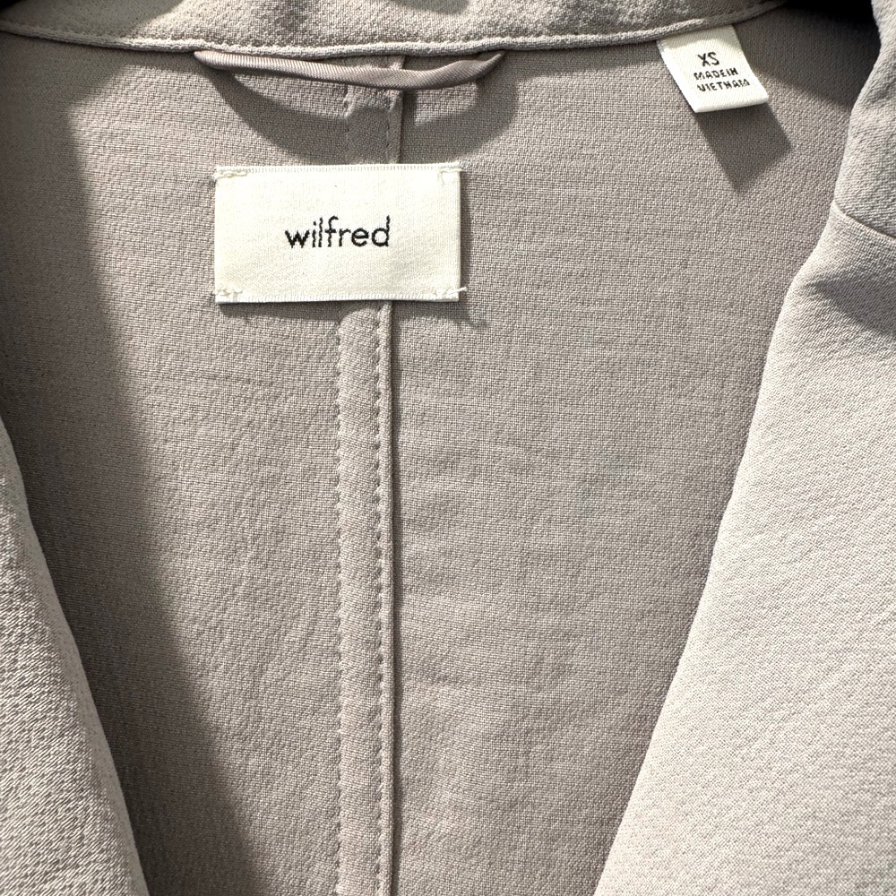 Wilfred by Aritzia Crepette Button Up - Picture 2 of 3